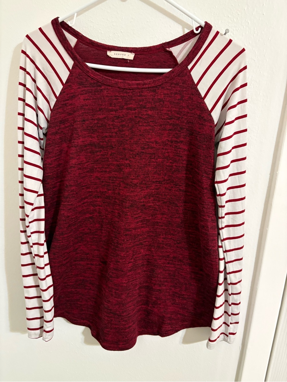 Reborn J Women’s Burgundy Marled Knit Long Sleeved Top. Size Small.